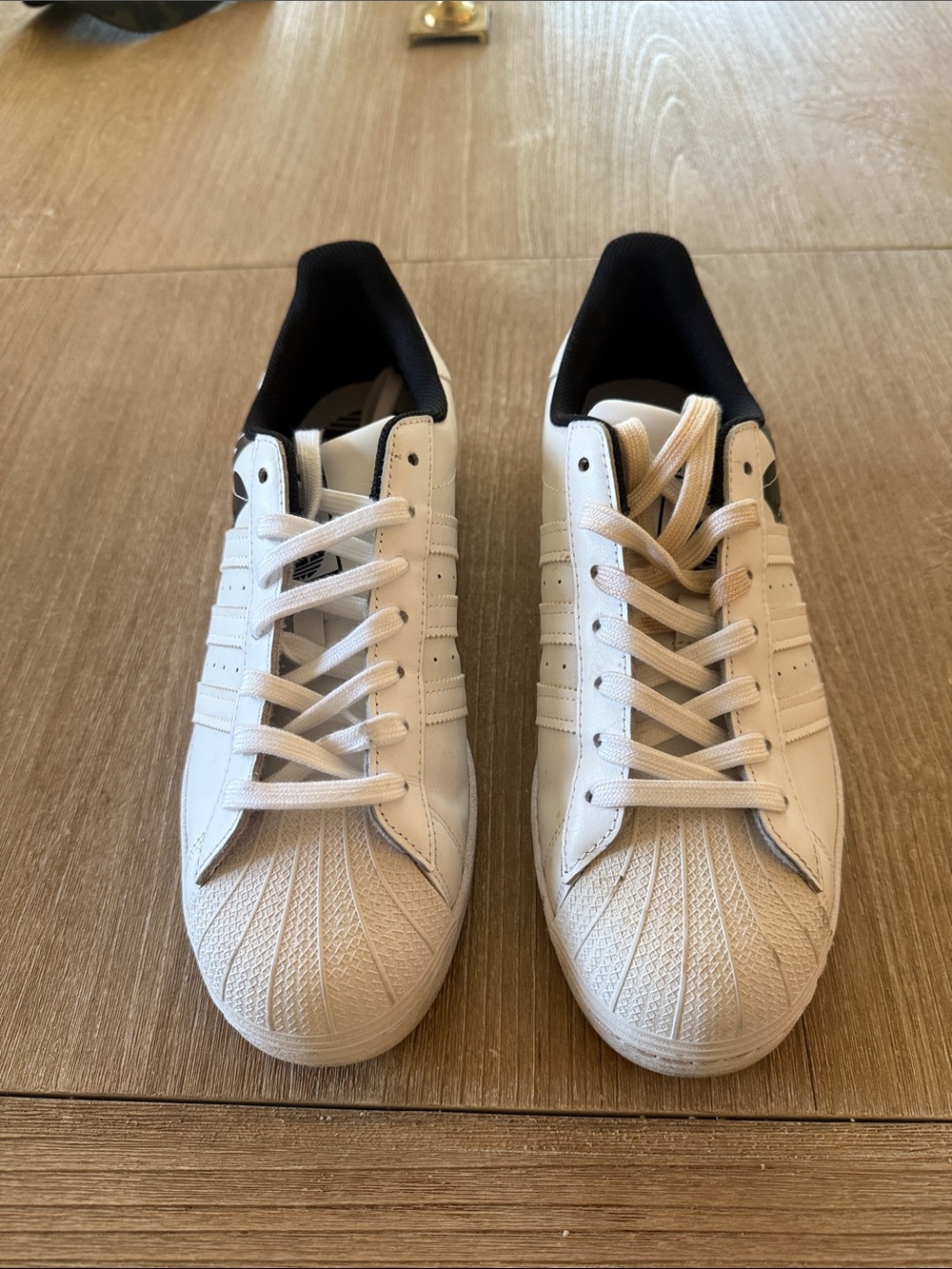 White adidas Low-Top Men's Sneakers with Black Collar